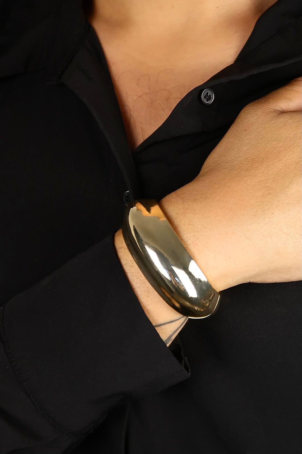 The Raised Dorsal Gold Bangle