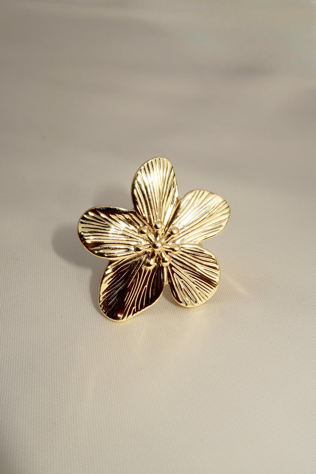 The Large Flat Flower Ring