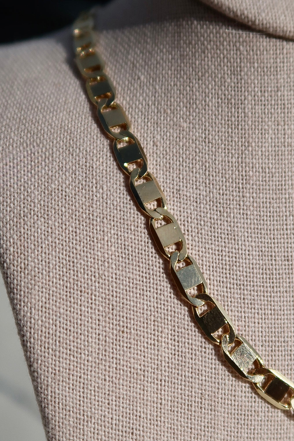 The Large Flat Mariner Gold Chain