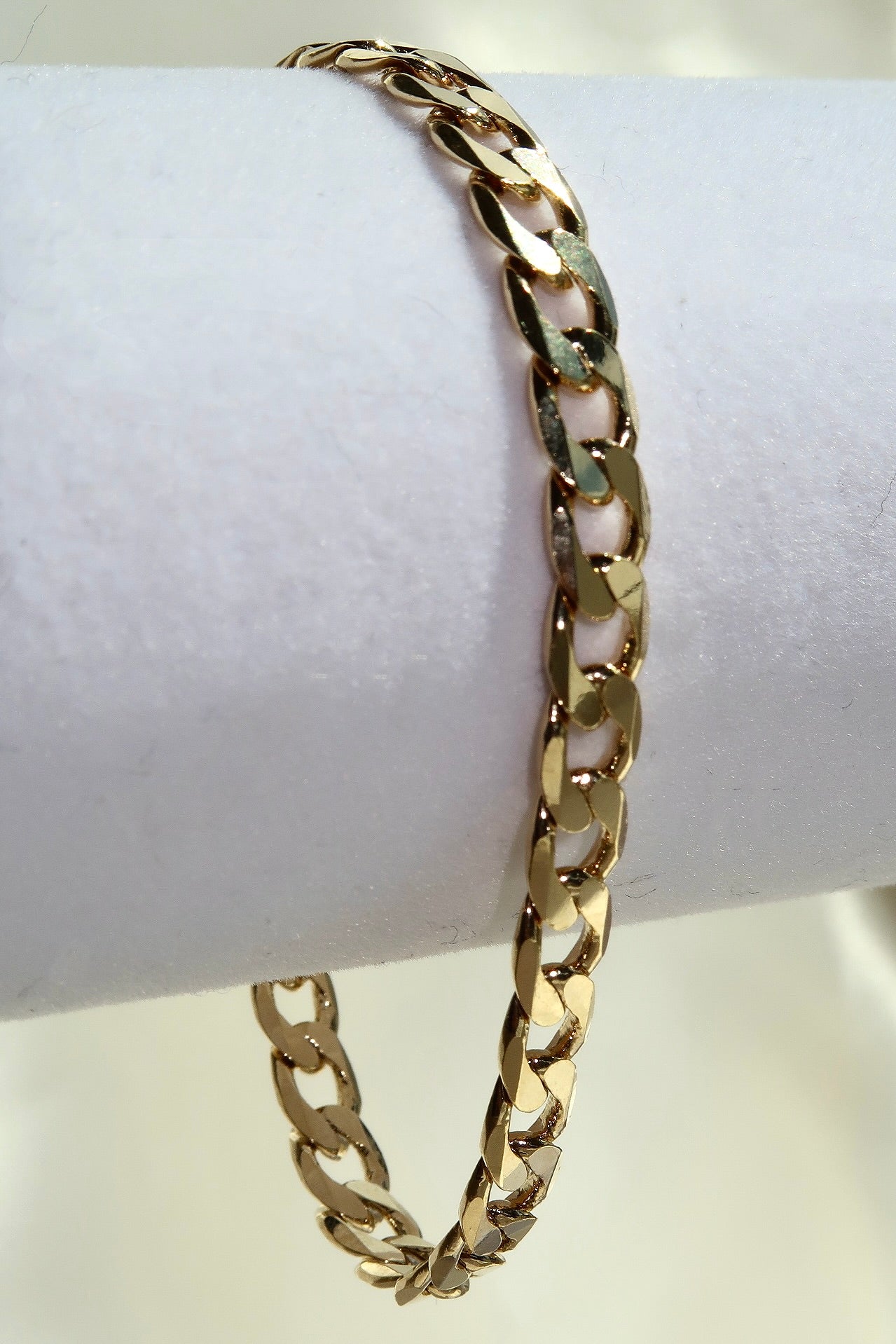The Medium Cuban Gold Bracelet