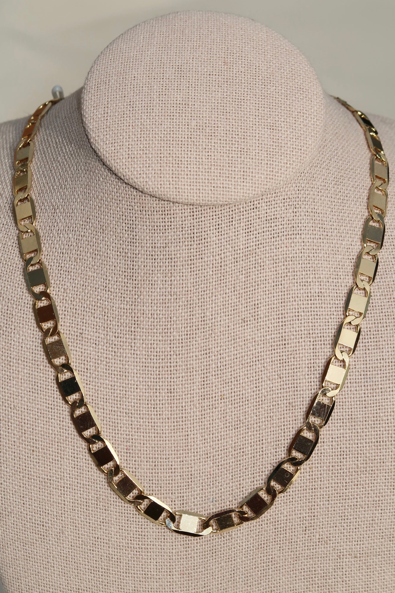 The Large Flat Mariner Gold Chain
