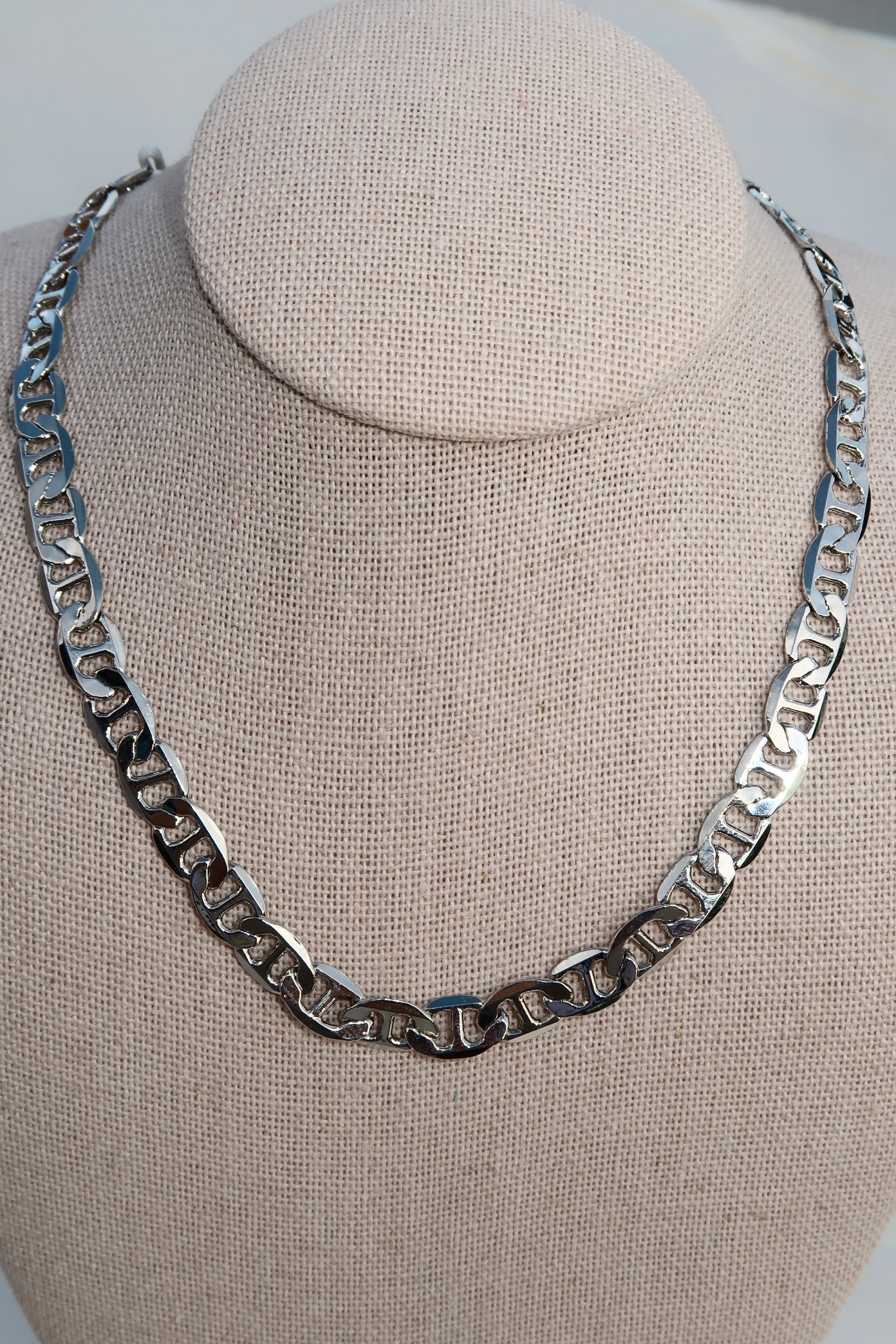 The Large Flat Mariner Silver Chain