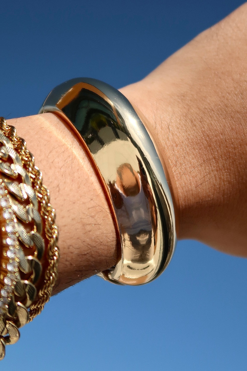 The Raised Dorsal Gold Bangle