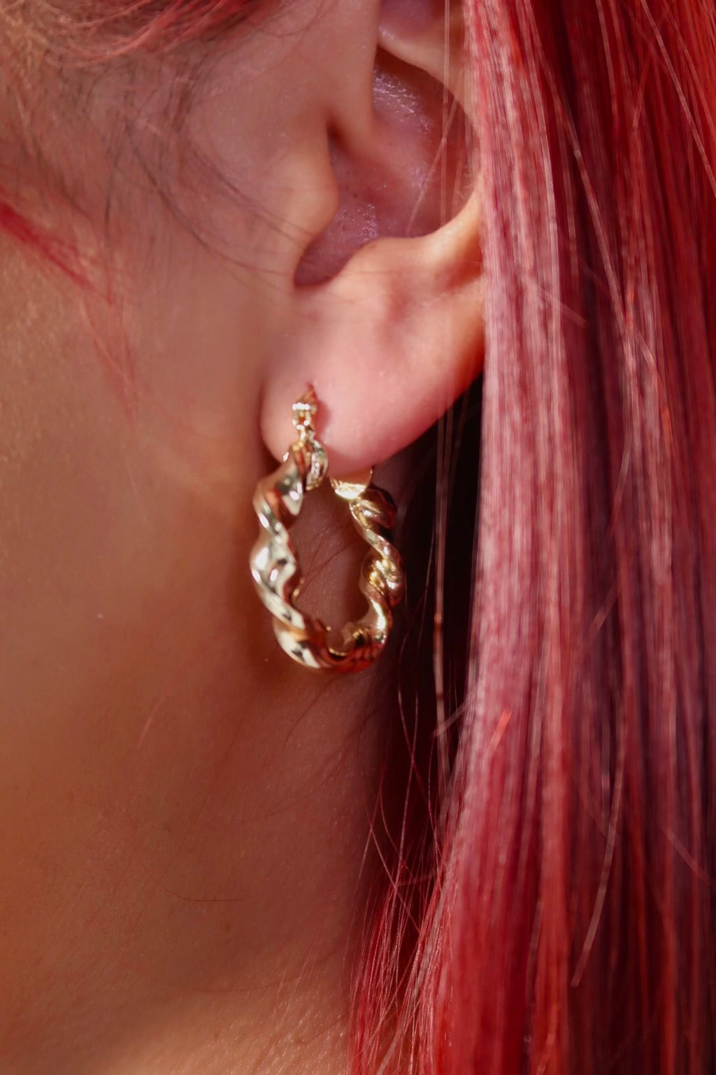 The Small Twisted Gold Hoops