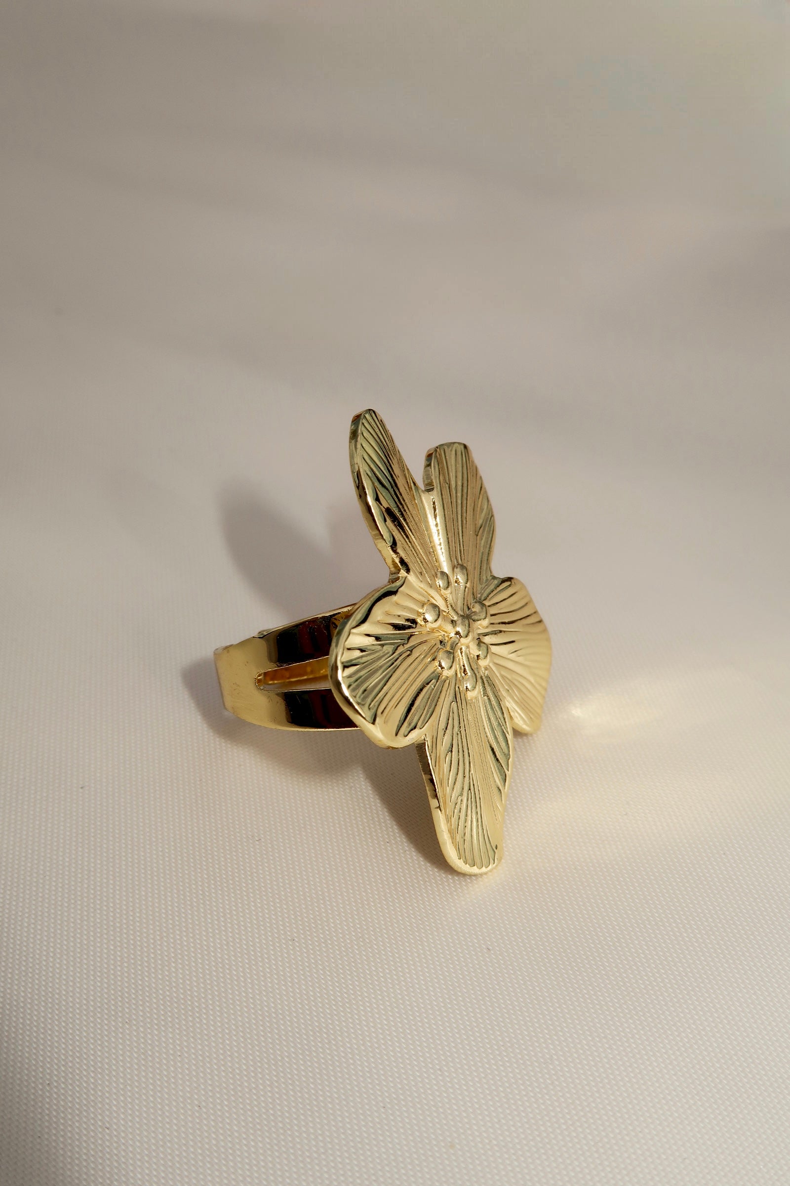 The Large Flat Flower Ring
