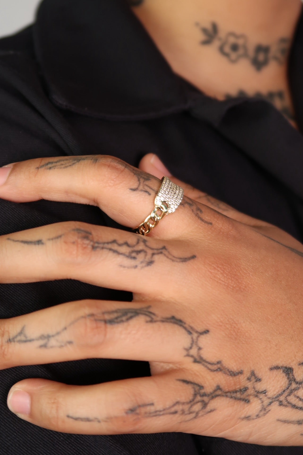 The Chain Band Plate Ring