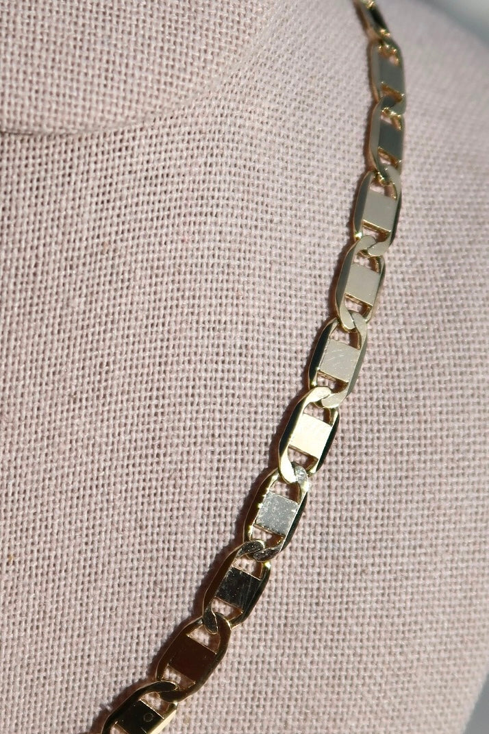 The Large Flat Mariner Gold Chain